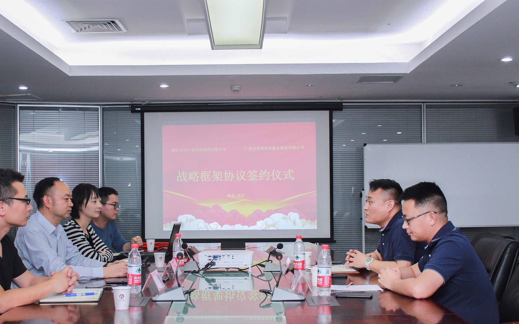 今年會jinnianhui官方網站與湖北鄉村產業集團簽署戰略合作框架協議